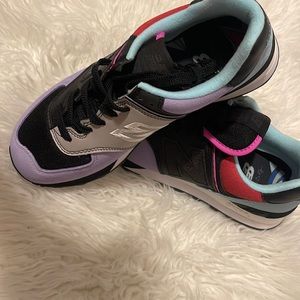 New balance classics traditionnels size 5.5 mens EUR 38 womens 7